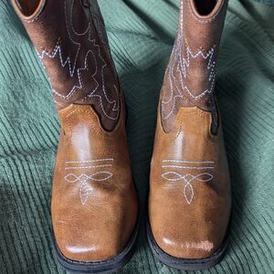 Kids boots size 13